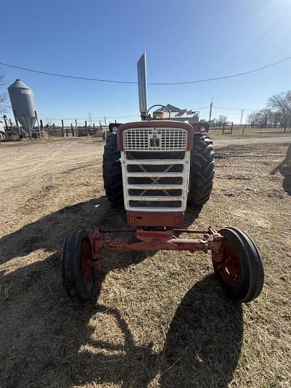 Image of Farmall 460 equipment image 1