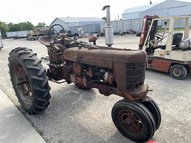 Image of Farmall Super H equipment image 2
