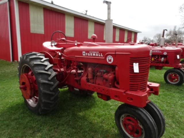 Image of Farmall Super M equipment image 1
