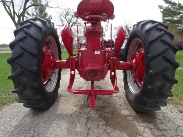 Image of Farmall Super M-TA equipment image 4