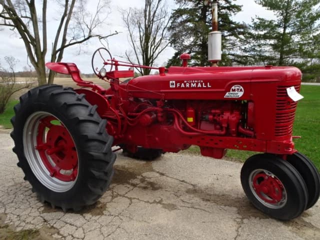 Image of Farmall Super M-TA equipment image 1