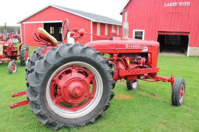 Image of Farmall Super M-TA equipment image 1