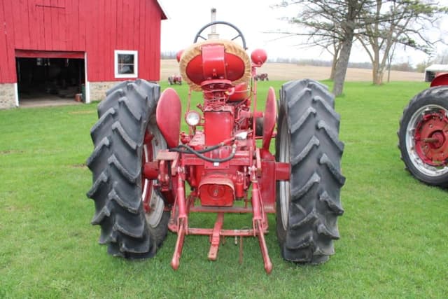 Image of Farmall Super M-TA equipment image 2