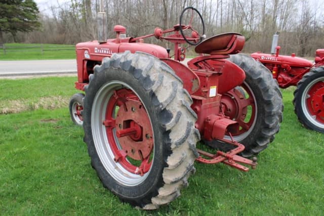 Image of Farmall Super M-TA equipment image 4