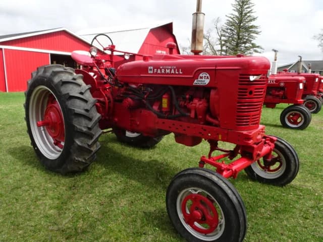 Image of Farmall Super M-TA equipment image 2