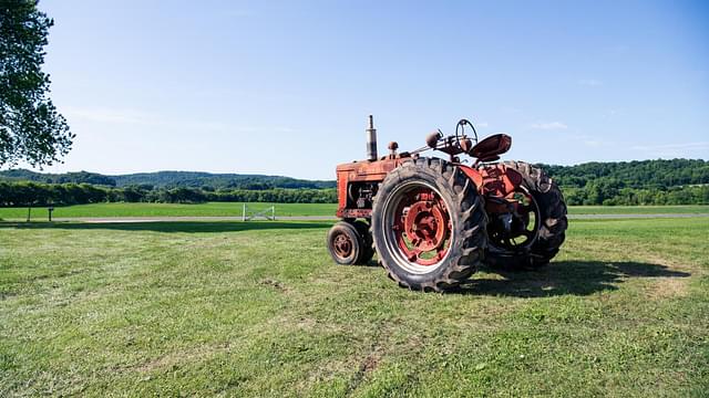 Image of Farmall Super M equipment image 4