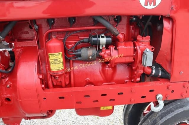 Image of Farmall Super M equipment image 1