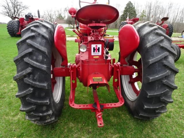 Image of Farmall Super MD equipment image 4