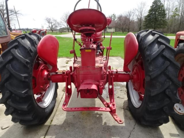 Image of Farmall Super MD-TA equipment image 4