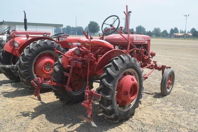 Image of Farmall A equipment image 2