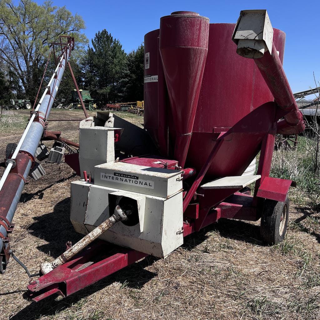 Main image International Harvester 850