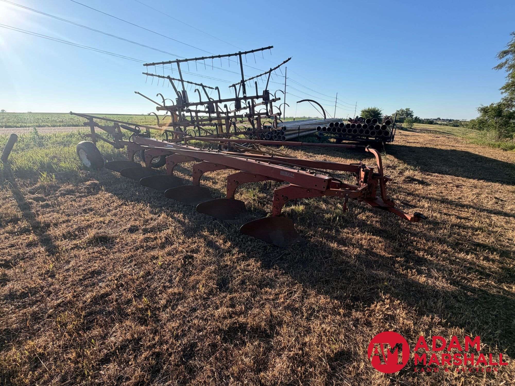 International Harvester 700 Equipment Image0