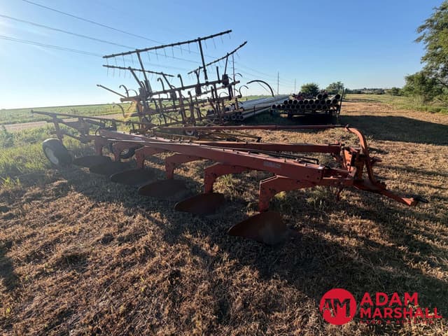 Image of International Harvester 700 equipment image 3