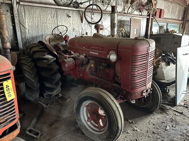 Image of McCormick-Deering Super W-6 equipment image 2