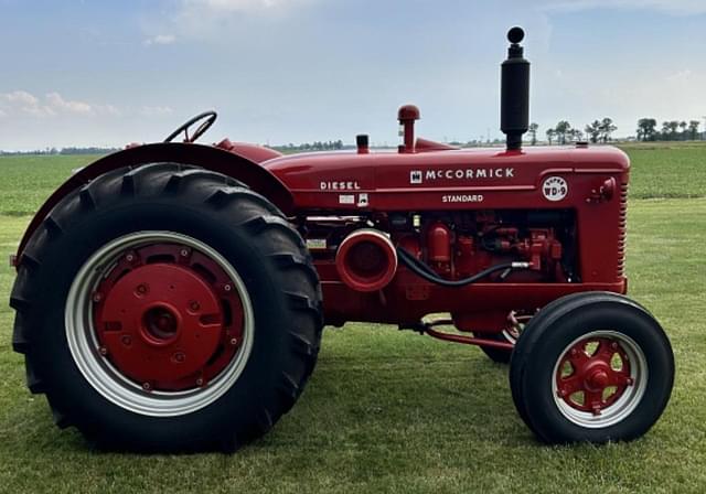 Image of McCormick-Deering WD-9 equipment image 4