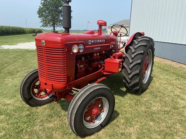 Image of McCormick-Deering WD-9 equipment image 2