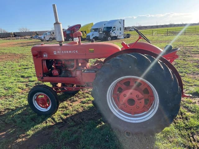 Image of International Harvester W-6 equipment image 2