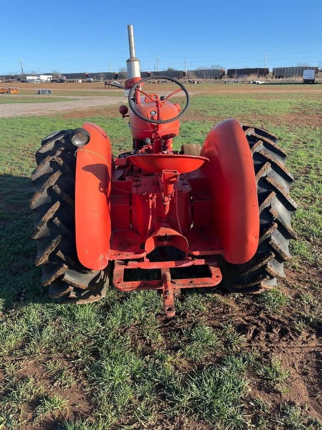Image of International Harvester W-6 equipment image 3