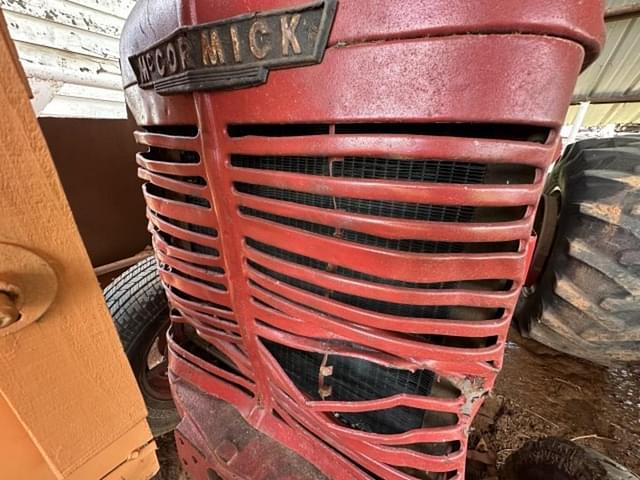 Image of McCormick-Deering W-9 equipment image 4