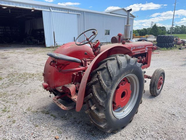 Image of International Harvester Super W-4 equipment image 4