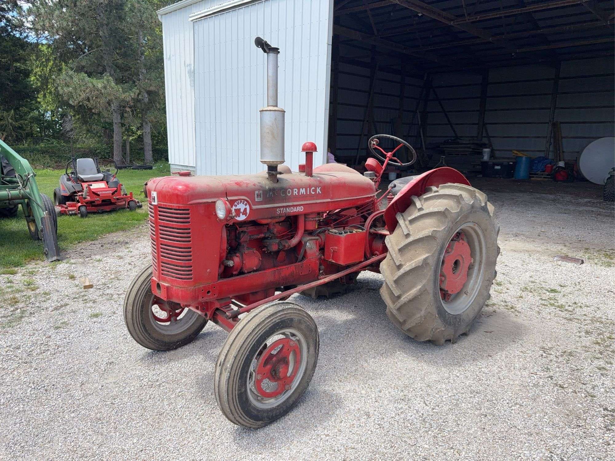 International Harvester Super W-4 Equipment Image0