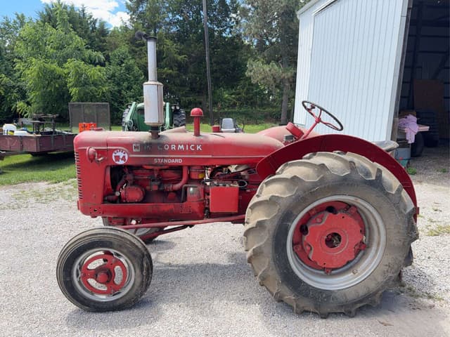 Image of International Harvester Super W-4 equipment image 1