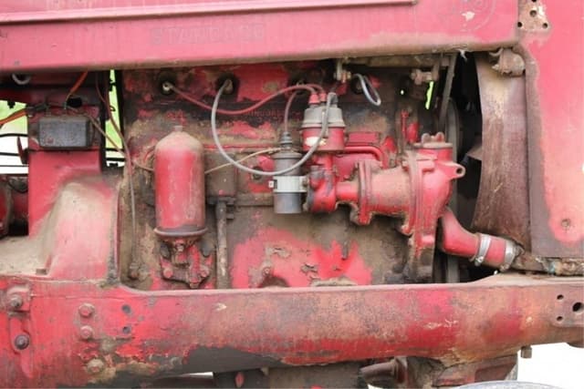 Image of International Harvester W-6 equipment image 4