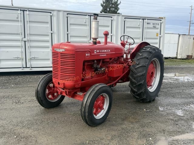 Image of McCormick-Deering W-9 equipment image 1