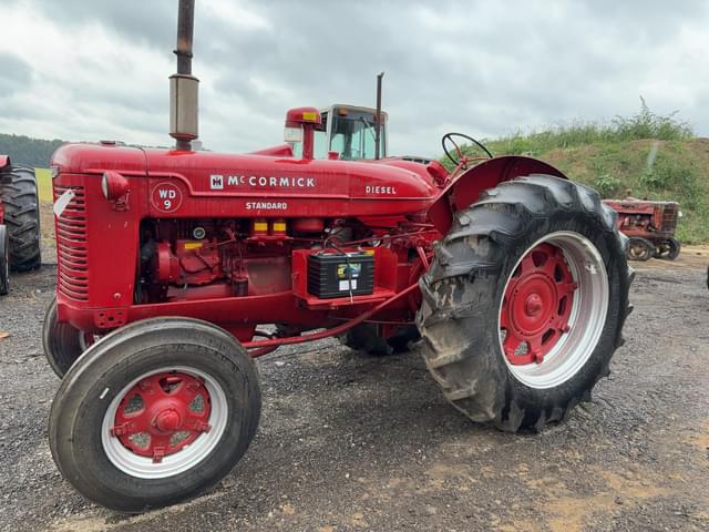 Image of McCormick-Deering WD-9 equipment image 1