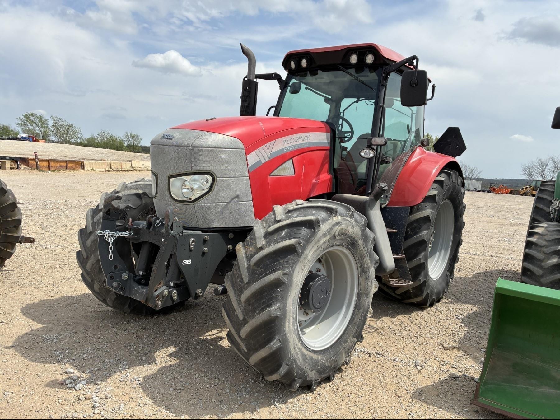 100 to 174 HP Tractors image