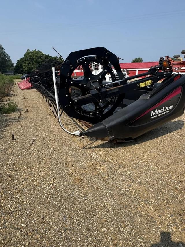 Image of MacDon FD75S equipment image 2