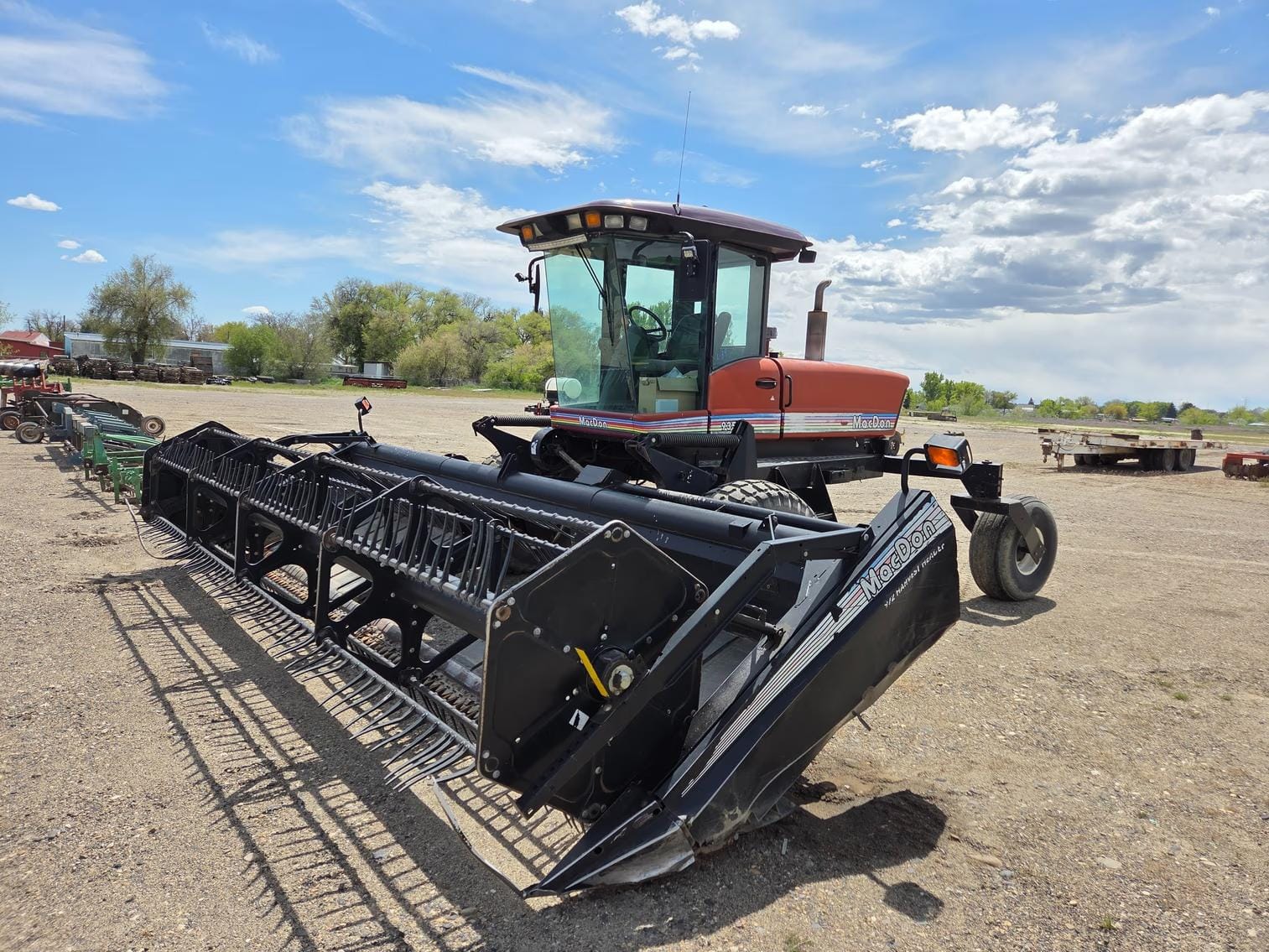 MacDon 9352C Equipment Image0