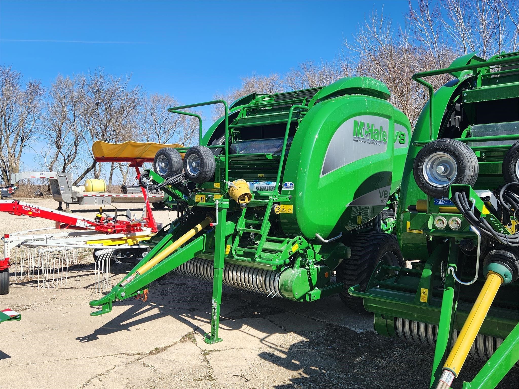 McHale V8 950 Equipment Image0