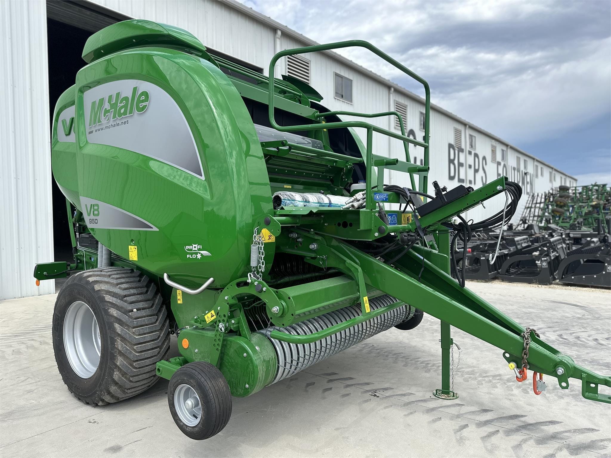 McHale V8 950 Equipment Image0