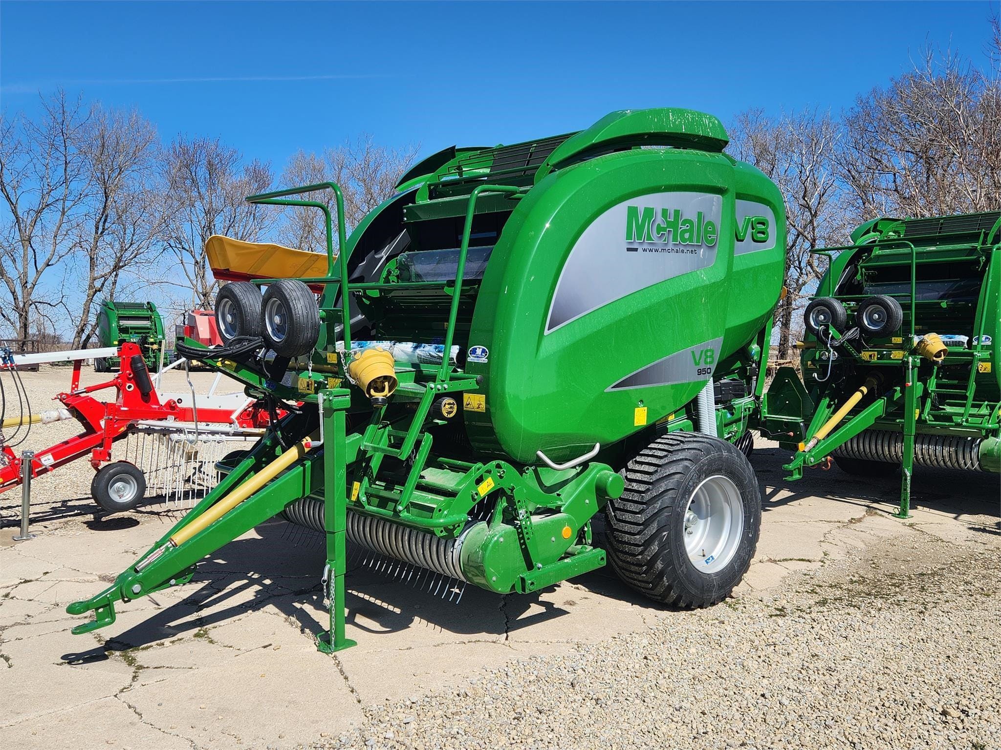 McHale V8 950 Equipment Image0