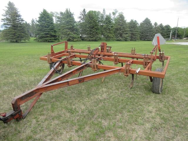 Image of Melroe 501 equipment image 1