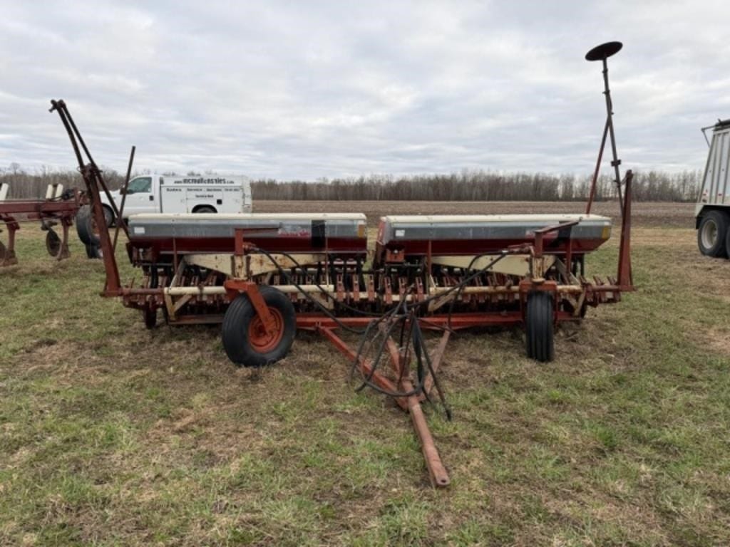 Melroe 201 Equipment Image0