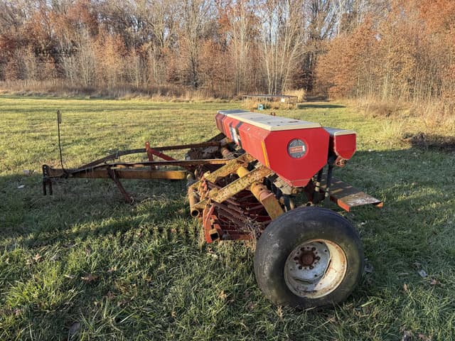 Image of Melroe 242 equipment image 2