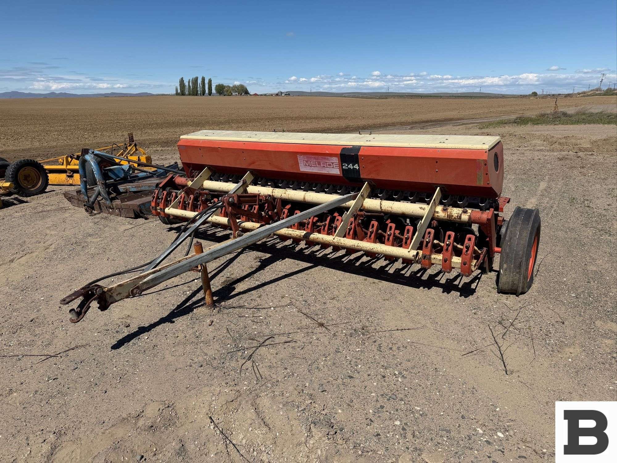 Melroe 244 Equipment Image0