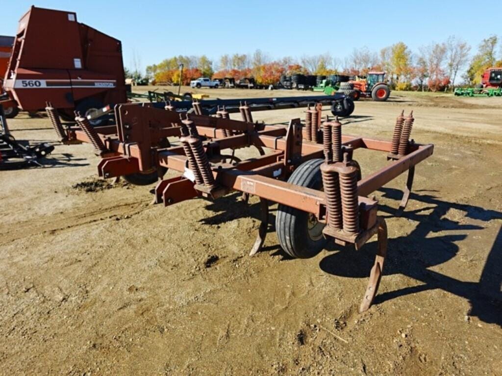 Melroe 561 Equipment Image0