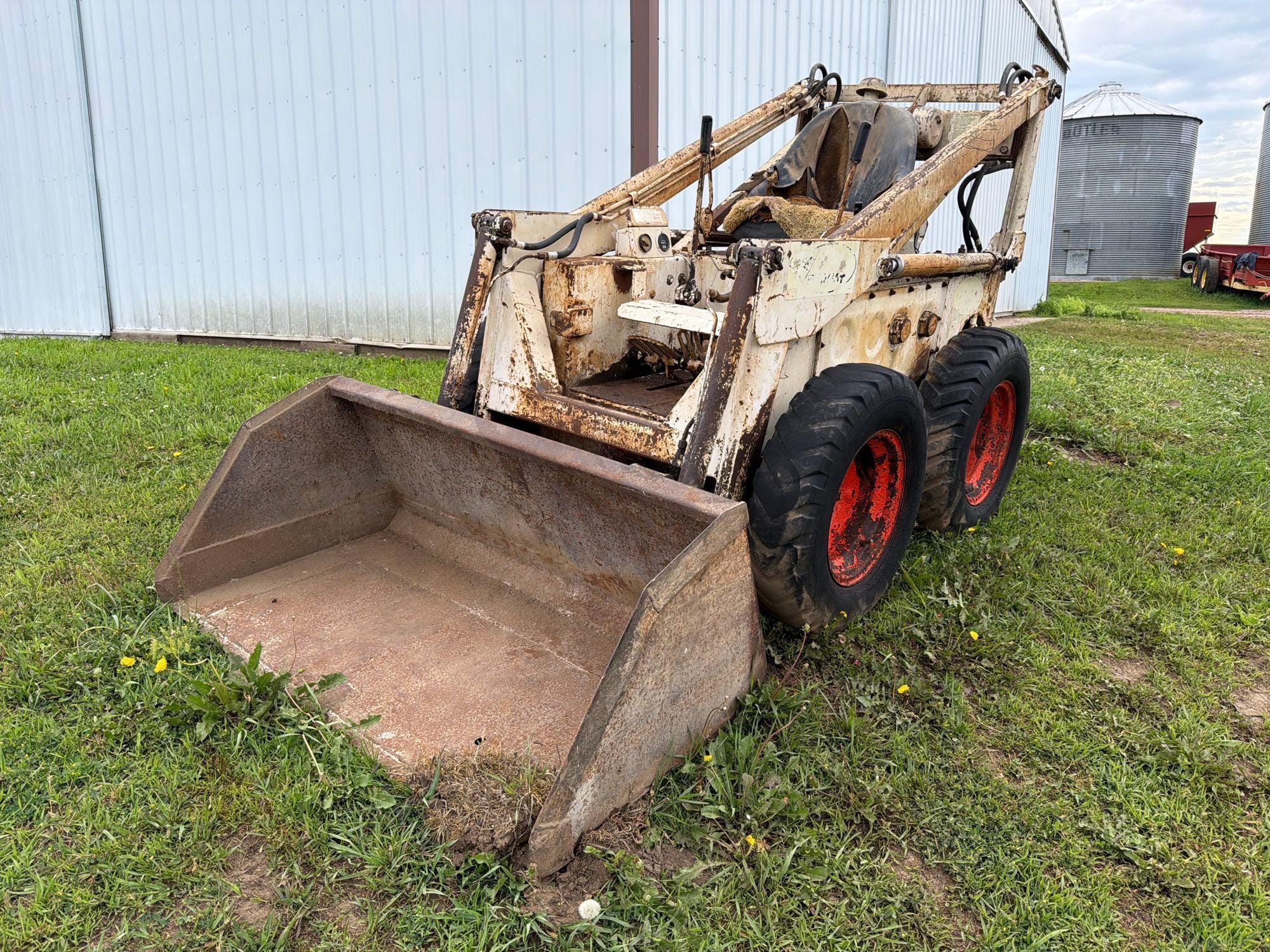 Melroe 600 Equipment Image0