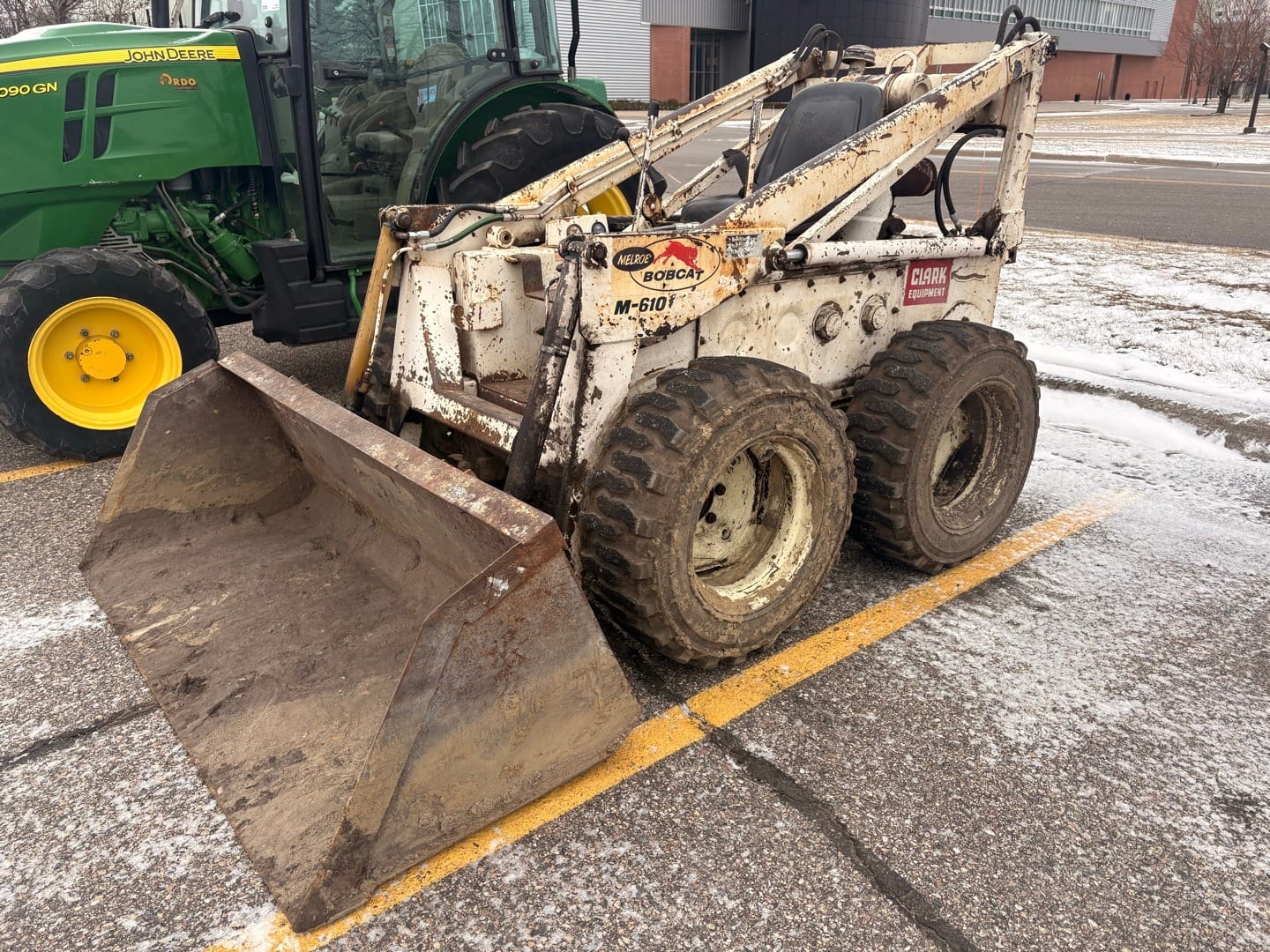 Melroe M 610 Equipment Image0