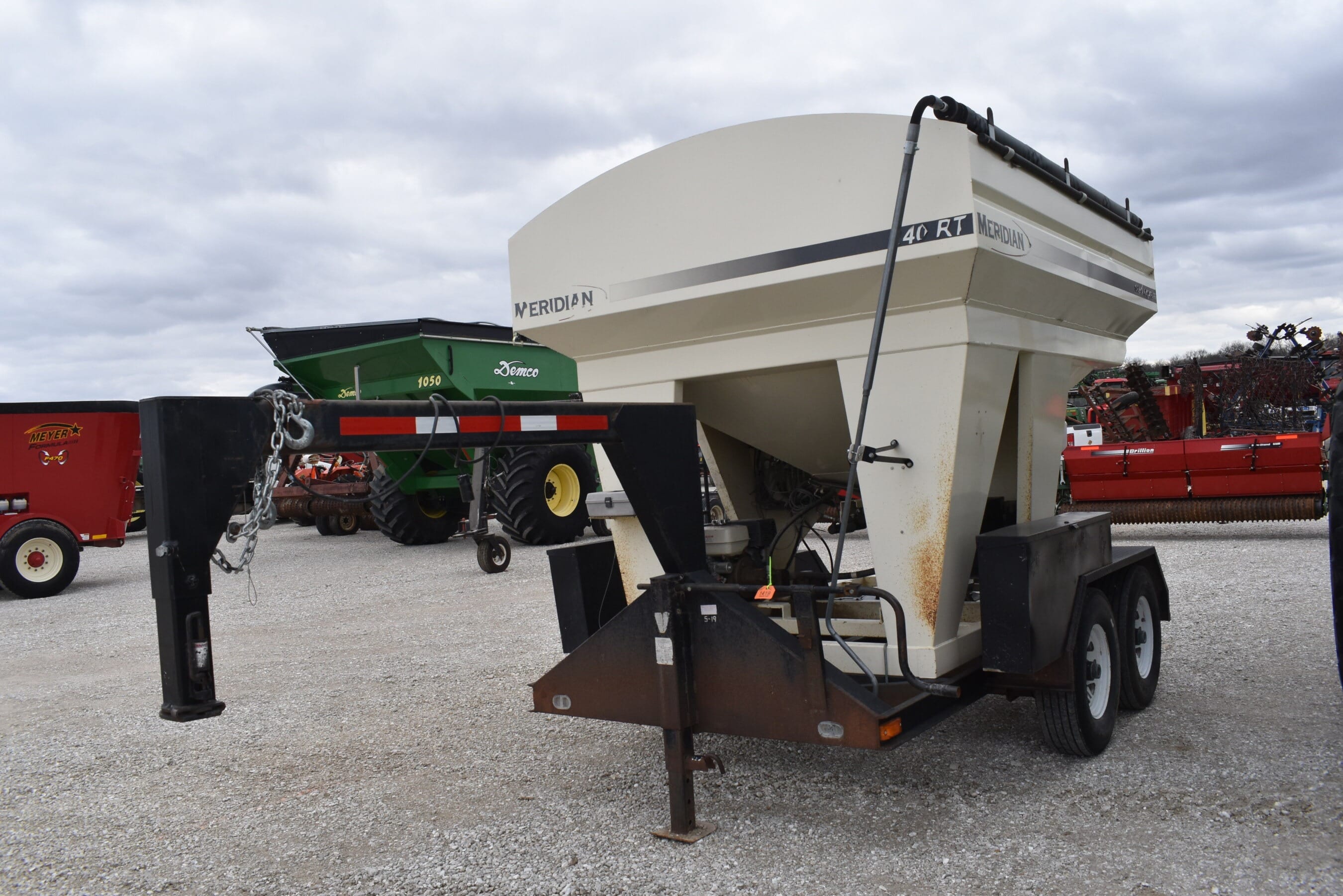 2019 Meridian 240RT Equipment Image0