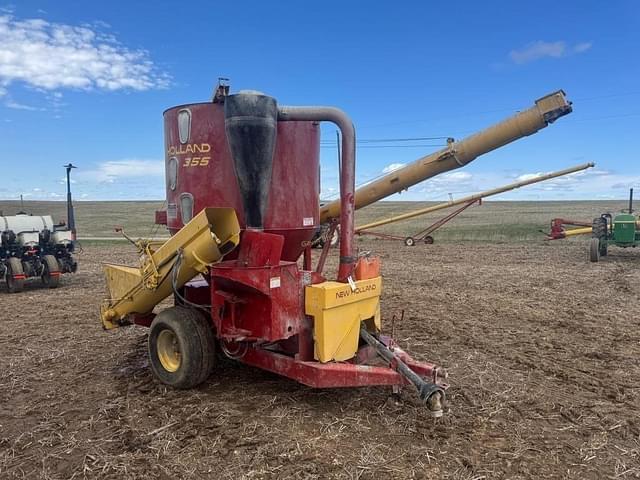 Image of New Holland 355 equipment image 3