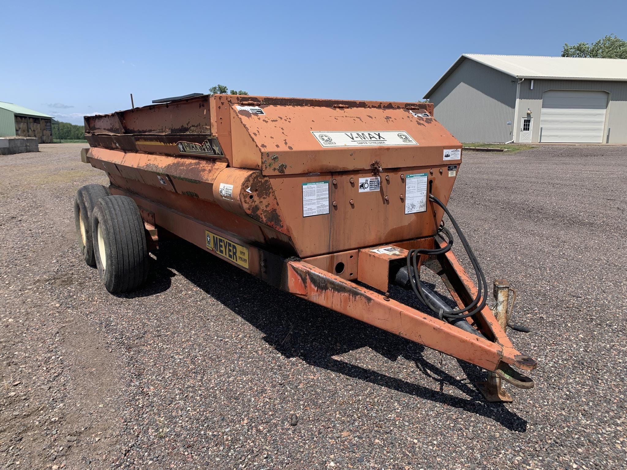 Meyer V-Max 3245 Equipment Image0