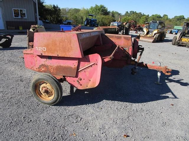 Image of Massey Ferguson 120 equipment image 2