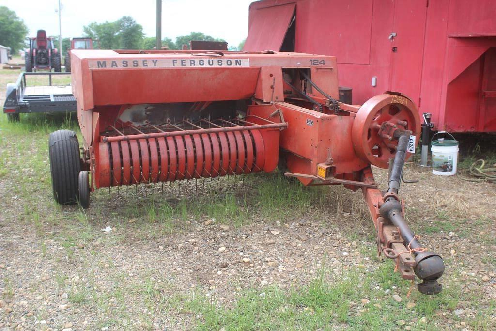 Image of Massey Ferguson 124 Image 0