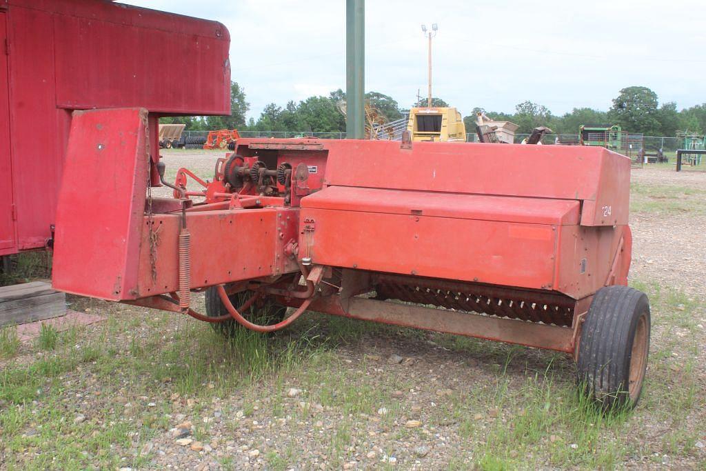 Image of Massey Ferguson 124 Image 1