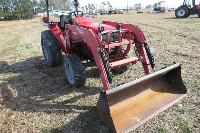 Image of Massey Ferguson 1240 equipment image 2