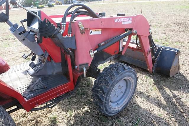 Image of Massey Ferguson 1240 equipment image 4